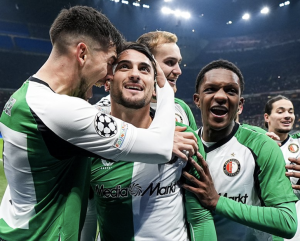 Feyenoord toma ventaja hacia la gran final de la Conference League (RESUMEN)