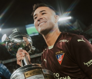 Claudio Bieler YA SE RETIRÓ del fútbol… ¡Y el Histórico 16 de LDU sigue siendo el AZOTE DE BARCELONA!