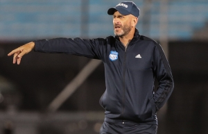 Miguel Rondelli molesto por ser cuestionado de su táctica con Emelec