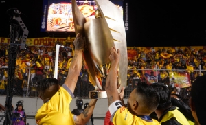 A Héctor Bidoglio se le acabó el crédito con la hinchada de Aucas (FOTO)