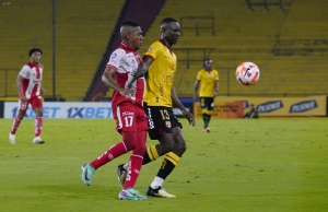 ¿Y LA MANO DEL DT PARA CUÁNDO? Barcelona ya suma tres partidos sin ganar y crece la duda sobre el proyecto de Ismael Rescalvo