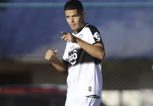 Posee el 20% del sentido del oído… ¡Y debutó en Olimpia con un Doblete! (VIDEO)