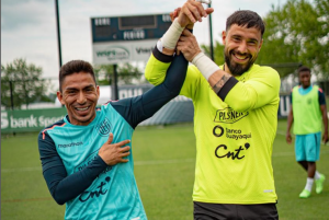 Ángel Mena el líder sano que tiene Ecuador y respaldo para Pervis Estupiñán (ENTREVISTA)