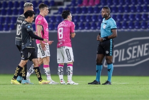 ¡Agredieron al árbitro del IDV vs T. Universitario con Lanzamiento de Objetos con Impacto! (VIDEO)