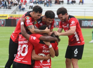 Leones aplasta a Libertad para revivir en el cuadrangular con la ilusión de tomarse el segundo puesto