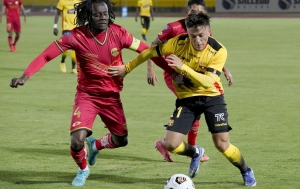 ¡Un penal errado y un palazo al final impidieron que Cumbayá FC cierre con triunfo! (RESUMEN)