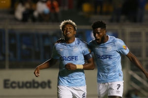 Dueños absolutos de la cima: Universidad Católica no tiene piedad, golea y se mantiene invicto