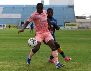 Universidad Católica asegura jugar el hexagonal final de arriba tras vencer en Manta
