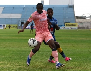 Universidad Católica asegura jugar el hexagonal final de arriba tras vencer en Manta