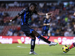 ¡CUATRO ECUATORIANOS en victoria del Querétaro sobre el Mazatlán en la Liga MX!