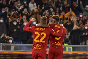 AS Roma gana un duelo clave en su sueño de jugar UCL (VIDEO)