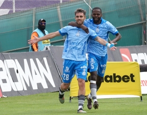 Locura y siete goles en Ambato: Macará vence al Manta FC con uno menos en un final de infarto