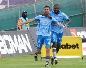 Locura y siete goles en Ambato: Macará vence al Manta FC con uno menos en un final de infarto