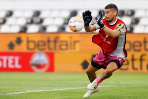 El bibliotecario llega a ponerse la casaca de Cuniburo