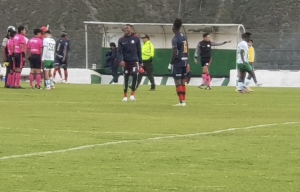 ¡Arquero perdió la cabeza y agredió a árbitro en la Segunda Categoría!