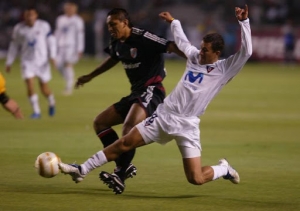 RECUERDO: ¡El Pato fue Héroe contra Mascherano y el Muñeco! (VIDEO)