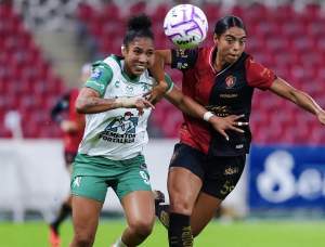 Karen Flores y Nayely Bolaños se vieron las caras en el Atlas vs León de la Liga MX Femenil