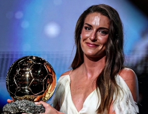 Alexia Putellas revalida su condición de reina y corona su tercer Balón de Oro en una gala inolvidable