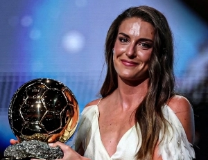 Alexia Putellas revalida su condición de reina y corona su tercer Balón de Oro en una gala inolvidable