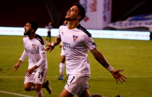 Acecha la cima el Trencito Azul (RESUMEN)