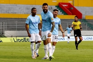 Vuela el Trencito Azul: La Universidad Católica duerme como puntero absoluto de la LigaPro