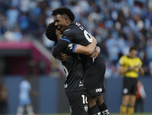 Demolición Rayada en cuarto de hora: IDV tritura a Macará con plantel alterno y un Djorkaeff Reasco inspirado