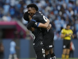 Demolición Rayada en cuarto de hora: IDV tritura a Macará con plantel alterno y un Djorkaeff Reasco inspirado