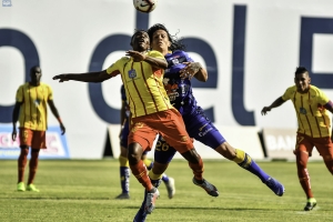 El joven elemento se sube al Trencito (OFICIAL)