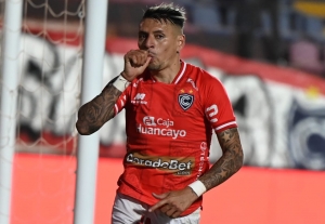¿Y SI LO FICHA UN CLUB DE LIGAPRO? Carlos Garcés anotó y llegó a 11 goles con su Equipo en Perú