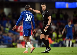 Maresca: 'Al menos ya aprendimos a ganar con una tarjeta roja'