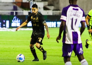 Noche Ambateña de buena presencia de público, pero con Macará y Técnico Universitario en empate