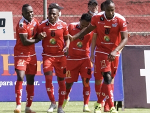 ¡T. Universitario estuvo para la goleada y dejó KO a Macará en el Clásico Ambateño! (RESUMEN)