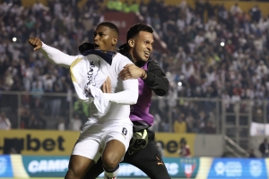 Carlos Gruezo deja su huella imborrable en Alemania (FOTO)