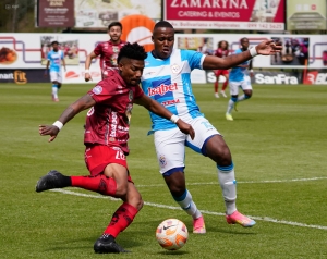 Bronco partido en Echaleche: Mushuc Runa PERDIÓ EL RUMBO y dejó que el Manta FC le arrancara un empate