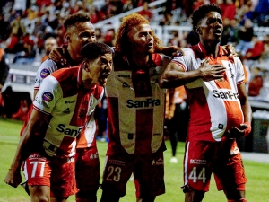 ¡Técnico Universitario TERMINA UNA RACHA de 10 partidos sin ganar tomándose el Clásico Ambateño!