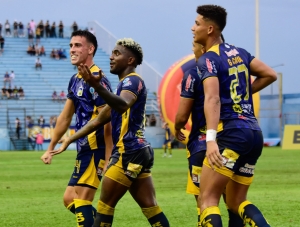 Delfín se lleva tres puntos de oro ante un Emelec tocado