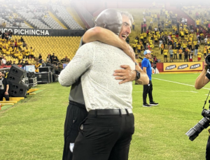 ¡PADRE E HIJO! El Centenario de BSC hizo posible el abrazo entre Guillermo Almada y Segundo Castillo