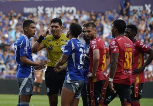¡Alarma en Emelec! Luis Fernando León sufre un TERRIBLE corte y despierta preocupaciones casa adentro