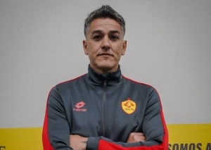 ¡El Samurai ya viste de Oro y Grana! Norberto Araujo es presentado como el nuevo entrenador de Aucas para el 2026
