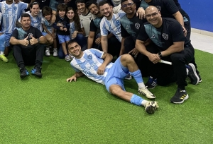 ¡Joseph Espinoza DEBUTÓ EN BRASIL y vivió desde la cancha la Goleada de su Nuevo Club!