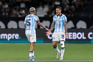 Racing ahogó a la altura y despacha al Aucas de la Copa Libertadores