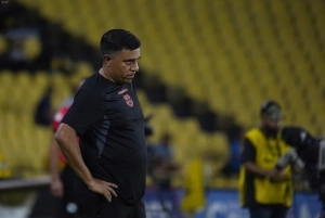 Rumores y versiones encontradas envuelven la continuidad de César Farías al mando de Barcelona