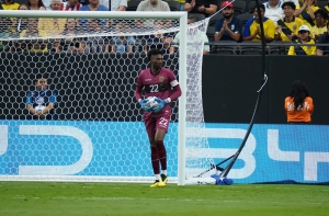 Feliz por La Tri, Alexander Domínguez confesó el rol de los más experimentados (ENTREVISTA)