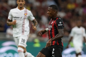 Pervis Estupiñán volvió, PERO TODAVÍA NO AL CAMPO, en un AC Milán que retomó el camino