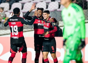 Pasó de todo con Gonzalo Plata: Casi marca, rozó la expulsión y ganó con Flamengo en la altura