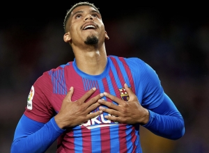 ¡La Garra Uruguaya evita el papelón del FC Barcelona ante el Granada! (RESUMEN)