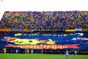 ¡Salvan a un taxista informal los hinchas del Ídolo! (VIDEO)