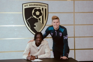 Malcom Dacosta para rato: El MVP de la Academia del Bournemouth firma contrato de largo plazo