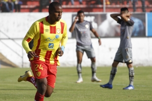 Papá le mete presión al puntero (VIDEO)