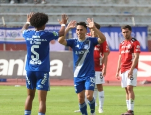Emelec remonta de visitante a Leones y recobra algo de espacio en la lucha por ser segundo